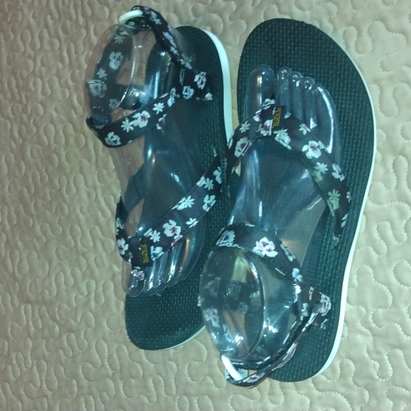 Teva sandals - Picture 2 of 8